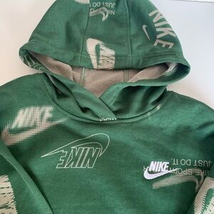 NWT Nike Logo Sportswear Boys YOUTH Size Medium Hoody Money /Dark Green